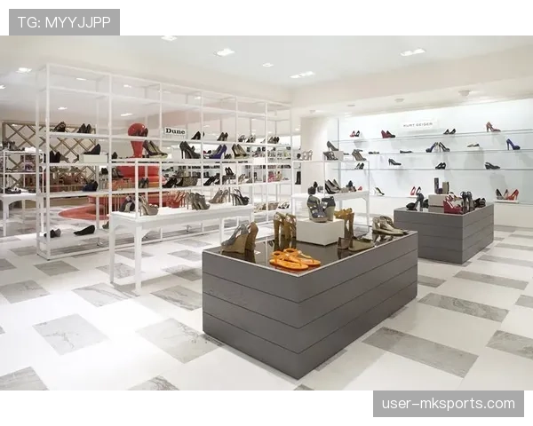 潘展乐比赛结束直接换鞋店狂买鞋，不知道他家鞋柜有多 Size XXL？